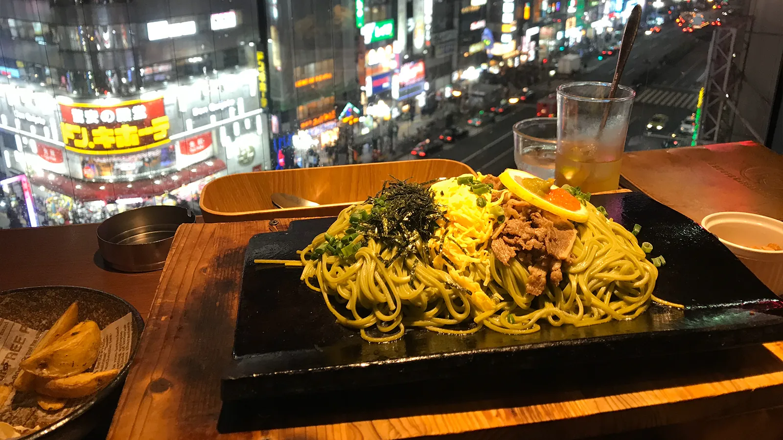東京の瓦そば提供店